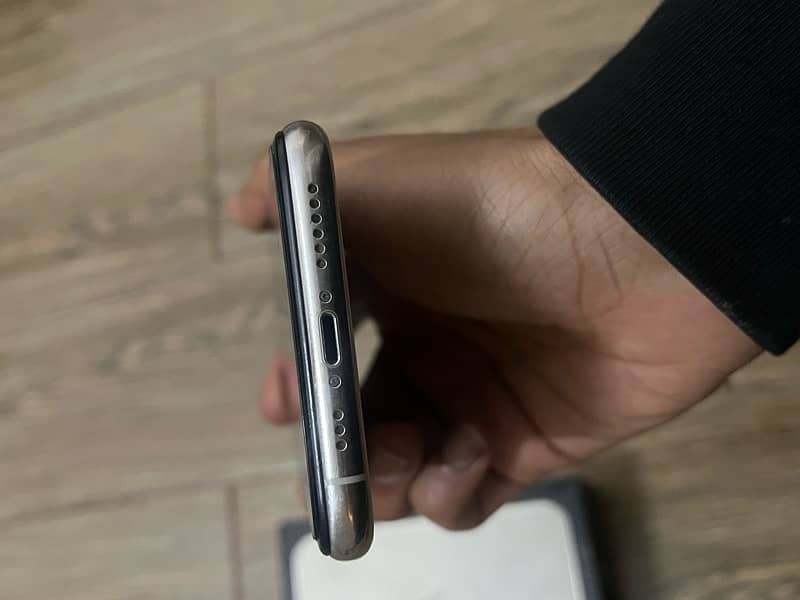 i phone 11 pro 64 gb NON PTA 3