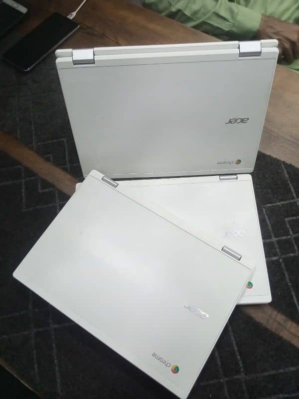 Acer CB3-111  Chrome Laptop 1