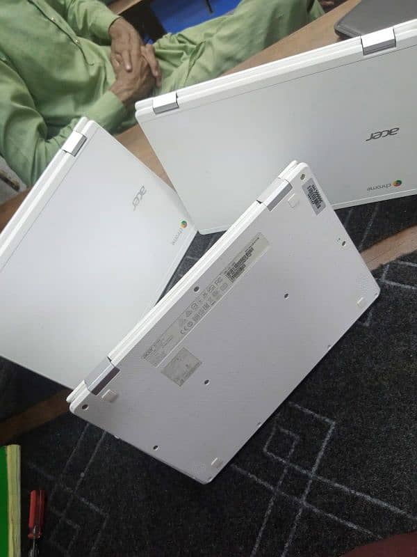 Acer CB3-111  Chrome Laptop 2