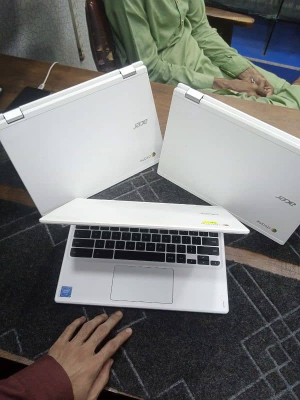 Acer CB3-111  Chrome Laptop 3