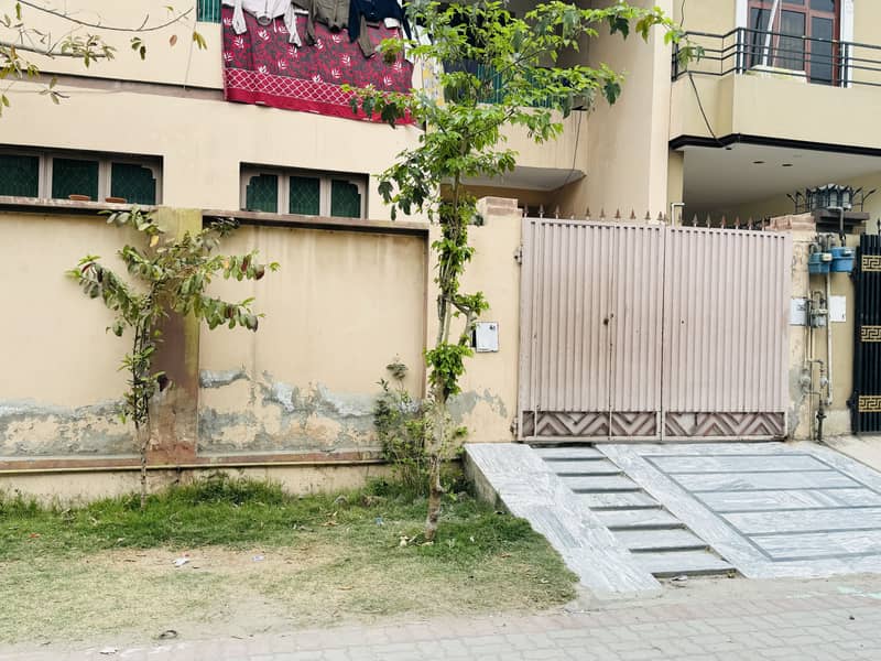 10 MARLA DOUBLE STOREY HOUSE AVAILABLE IN PRIME & GOOD LOCATION NEAR TO PARK 1