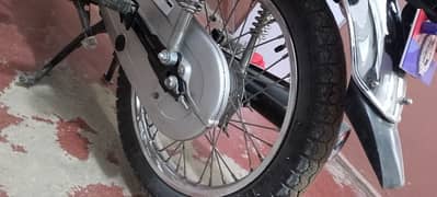 Honda bike 125 karachi no Hy condition 10 by 10