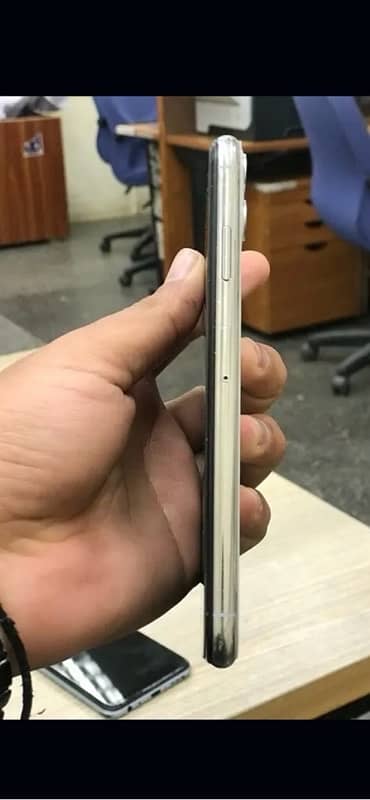 IPHONE Xs Max 64 gb factory unlock 1