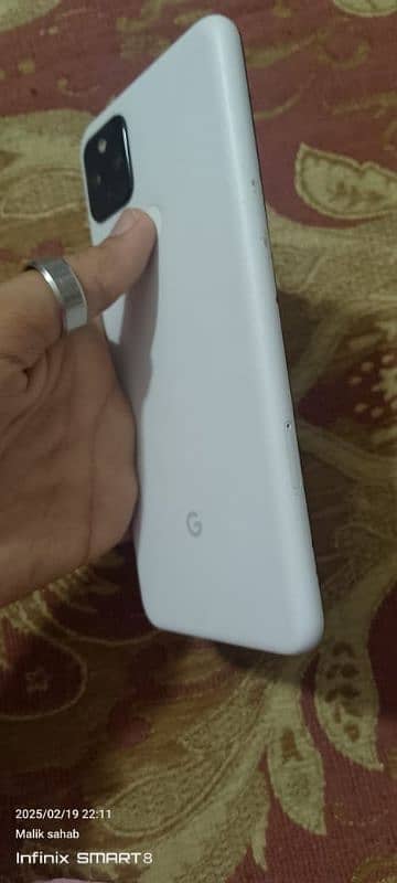 mobile google pixel hai or bohot acha or sasta hai 4