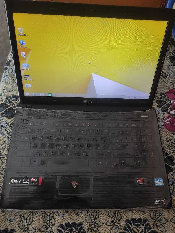 LG laptop 4gb ram 256 ssd 3th genretion 0