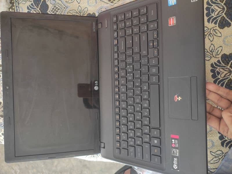 LG laptop 4gb ram 256 ssd 3th genretion 8