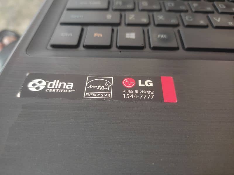 LG laptop 4gb ram 256 ssd 3th genretion 10