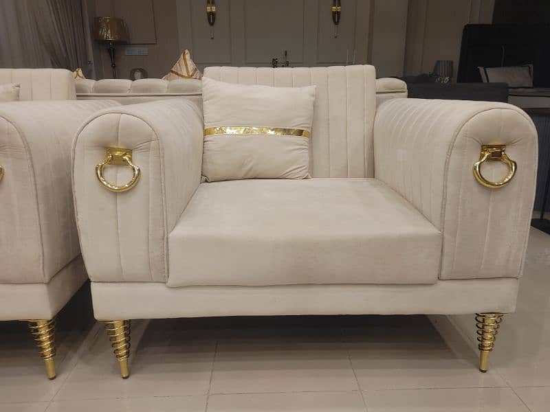 velvat sofa 1