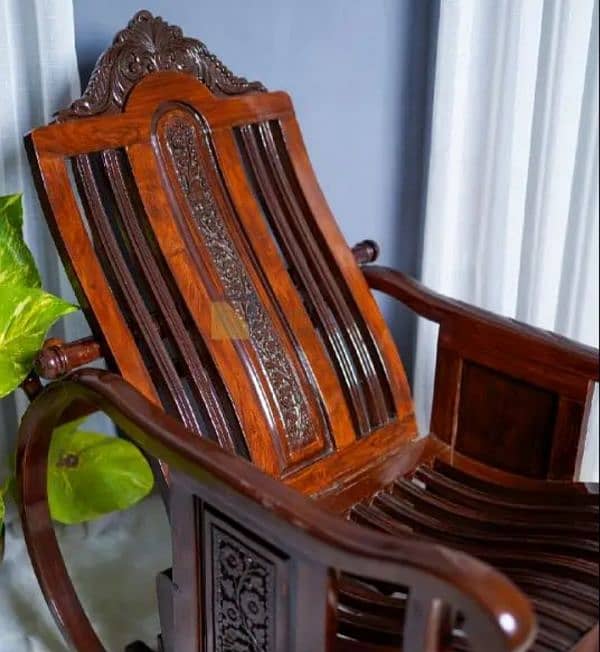 Rocking chair in excellent condition 3