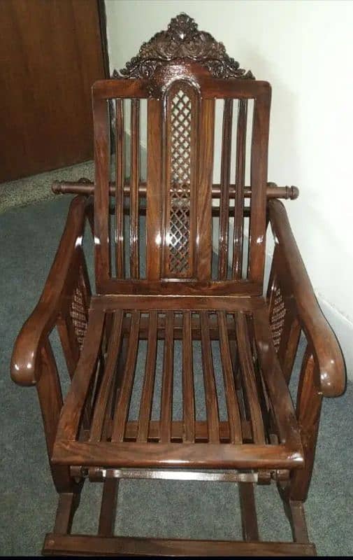 Rocking chair in excellent condition 5