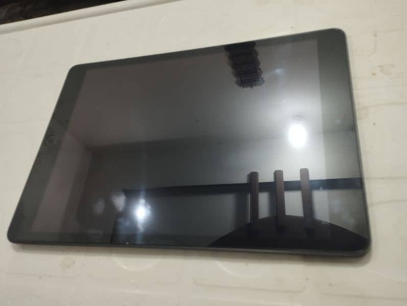 iPad 9 Gen. Clean condition 2