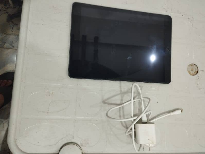 iPad 9 Gen. Clean condition 4