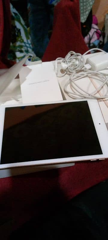 iPad mini 5 good condition box charger handsfree 64GB 7