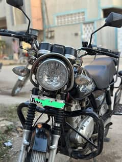 Suzuki GS 150 2021