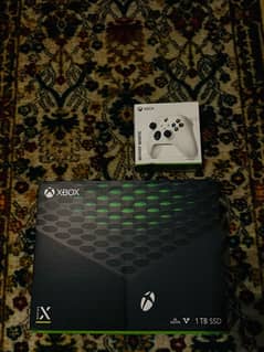 xbox series X 1Tb with 2 controllers