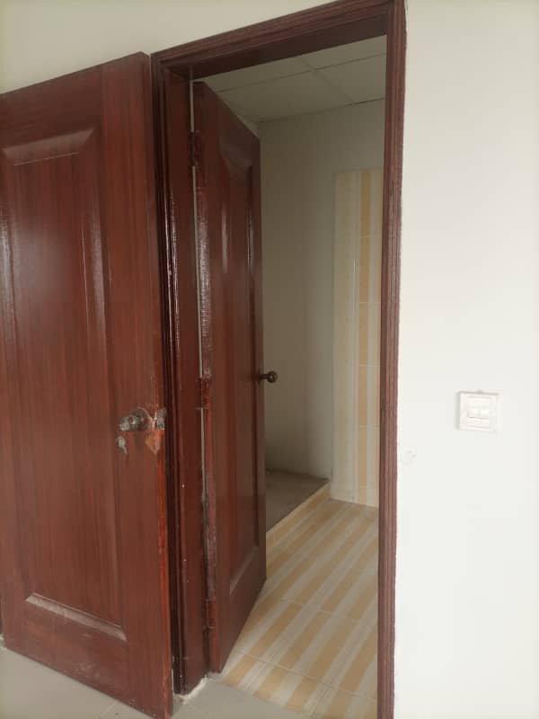 Flat Available For Rent 3 Bed DD 14