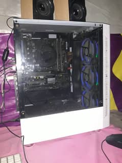 gaming pc with rgb case with 4rgb fan