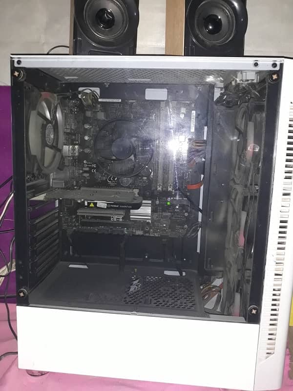 gaming pc with rgb case with 4rgb fan 2