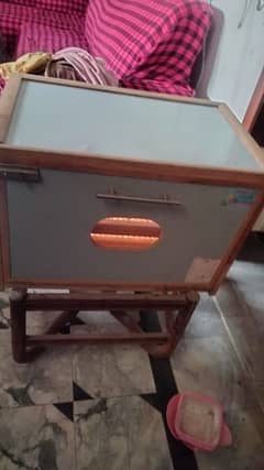 automatic incubator 50 eggs capacity,at a time,