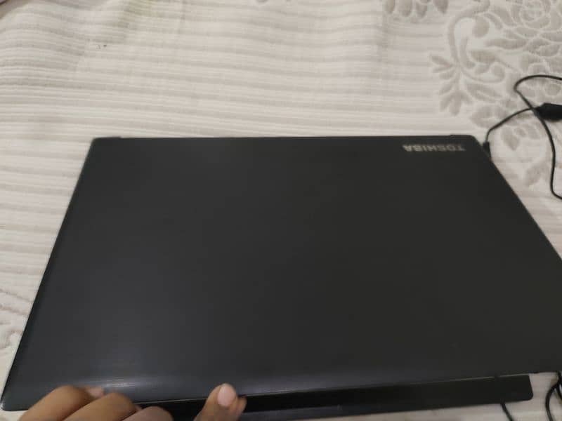 Toshiba Laptop 8 GB ram 500 GB SSd hard 1