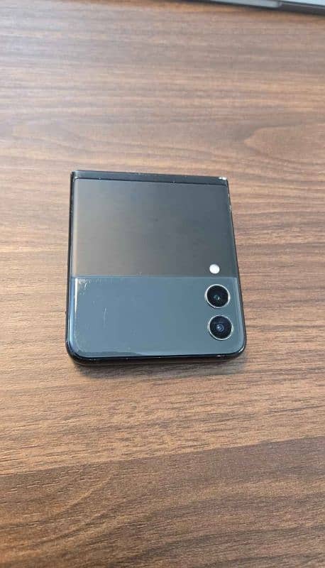 Samsung Z flip 3 with cable and box pta approved 1