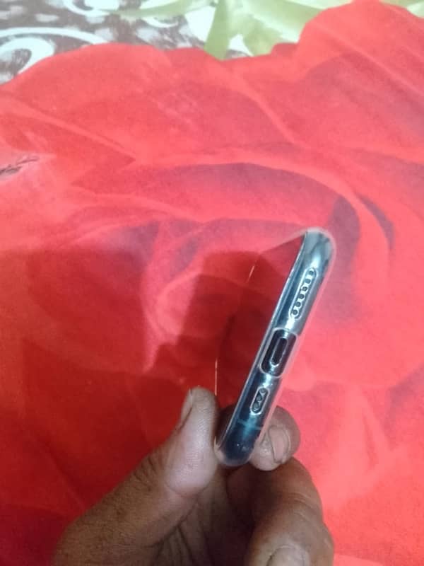 good condition iPhone 11 Pro 4