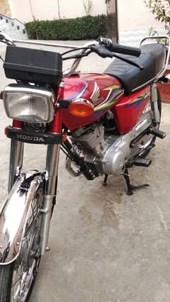 Honda 125 2017 model for sale call me on03494717204)