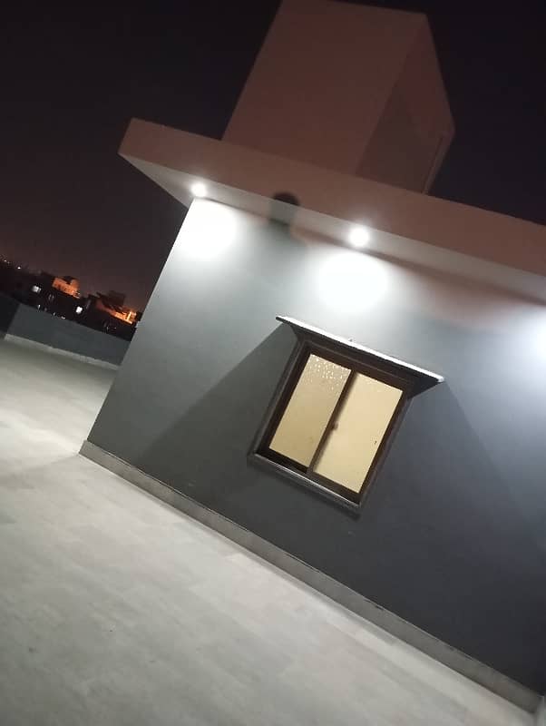 Corner 410 Sq Yrd Leased Bungalow Lift Installed Basement , Ground & Fist Floor House Near To Karachi university 31