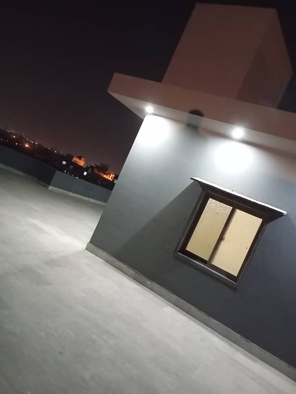 Corner 410 Sq Yrd Leased Bungalow Lift Installed Basement , Ground & Fist Floor House Near To Karachi university 32