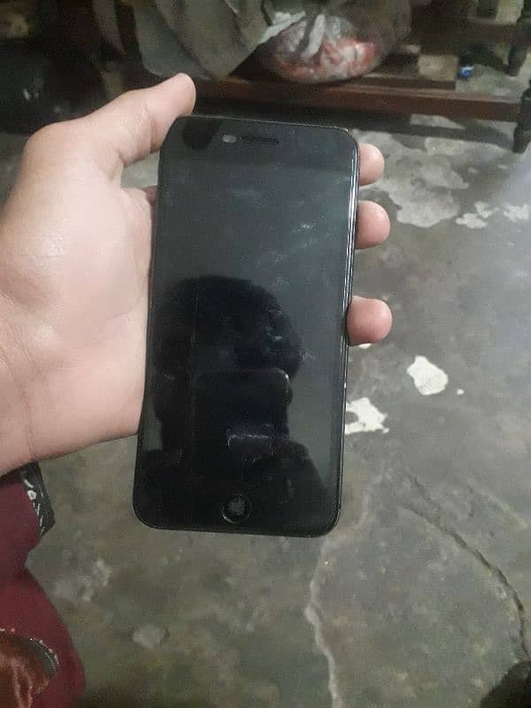 iphone 8 plus black clour 4