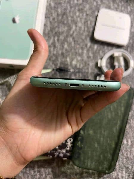 iPhone 11 mobile 256gb Contact on WhatsApp 0332/7451/174 1