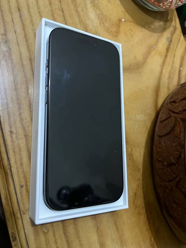 iPhone 16 Pro, Black Titanium, 128GB 5