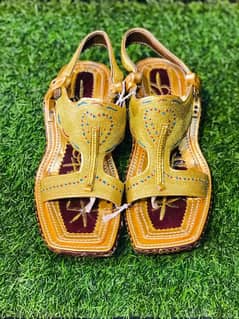 hand made zari chappal