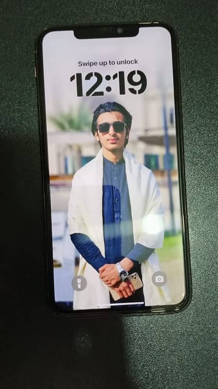 iPhone 11 pro max factory unlock 64 gb 8