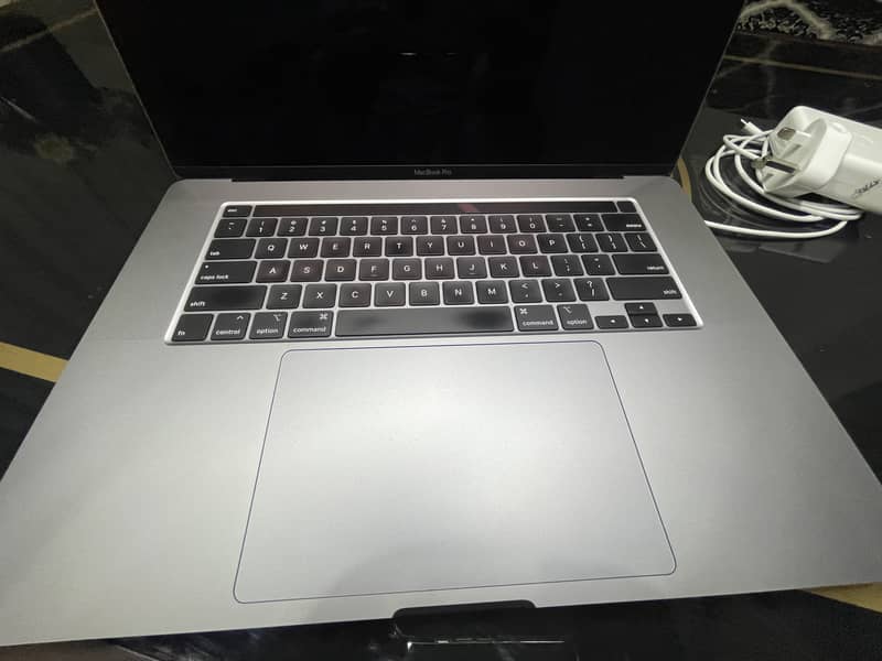 Apple Laptop,Macbook Pro2019,Core i7,16Inchs,4GB AMD,16GBRAM,512GB SSD 5