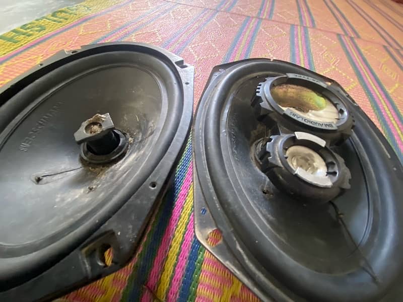 A pair of speakers   for car just speak for sale 2