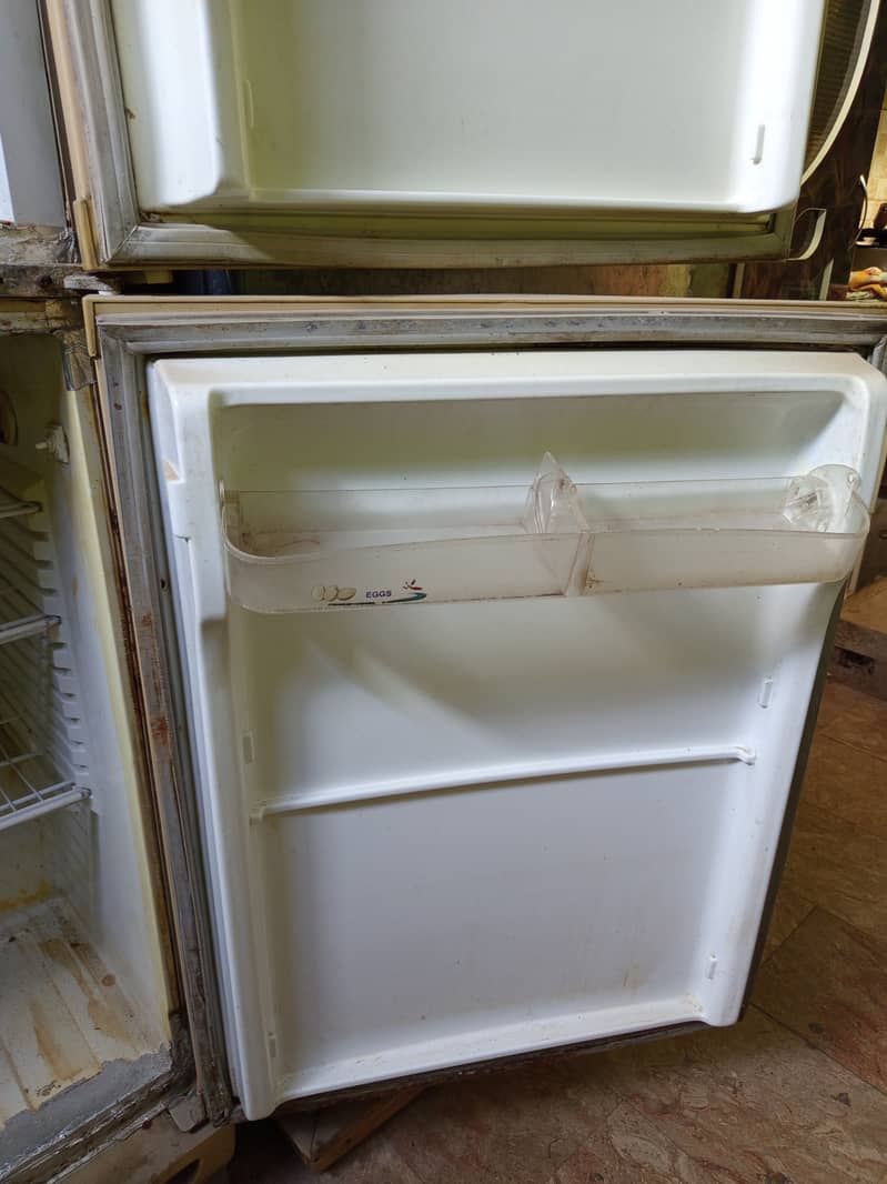 Second hand,  Pell refrigerator available for sale 6