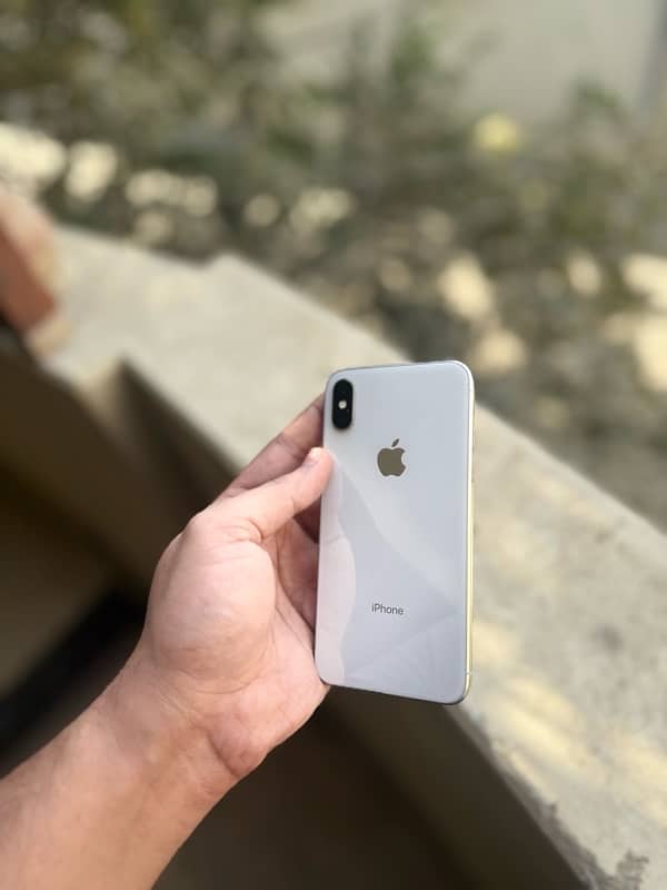 iphone X PTA Approved 64GB White 4
