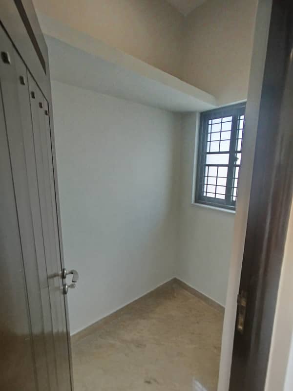 10 Marla Upper Portion for Rent 3 Bed, Prime Location in DHA Phase 1 2