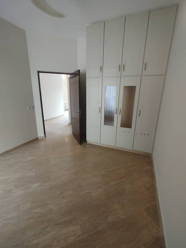 10 Marla Upper Portion for Rent 3 Bed, Prime Location in DHA Phase 1 3