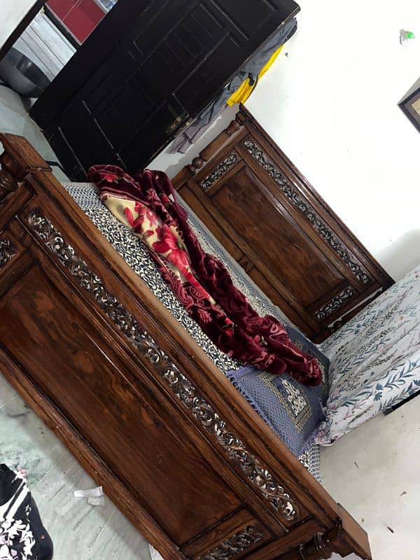 King Size Pure sheesham Wood Chinoti Bed Set 0