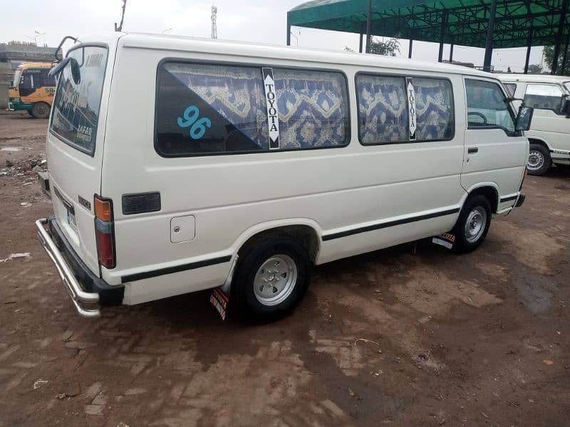 Toyota hiace 4