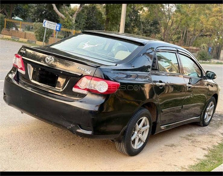 Toyota Corolla GLi 1.3 (2011) – Black 3