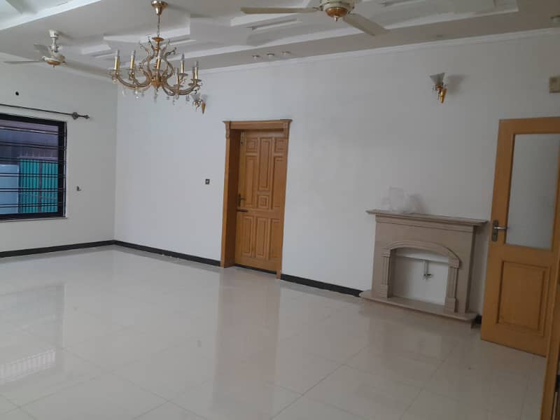 F-8 Beautiful House Size 1/Kanal Marble Flooring House Reasonable Rent 2