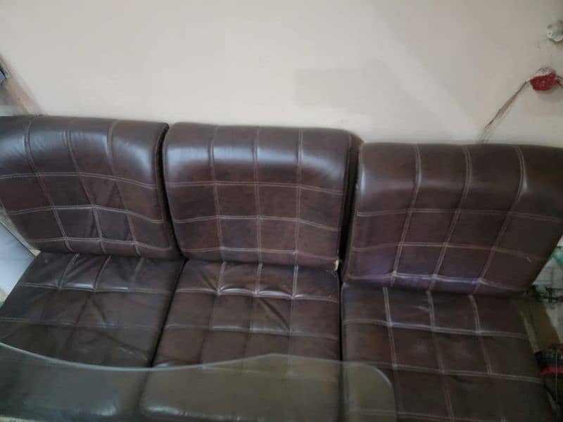 4 seater sofa with one table 0