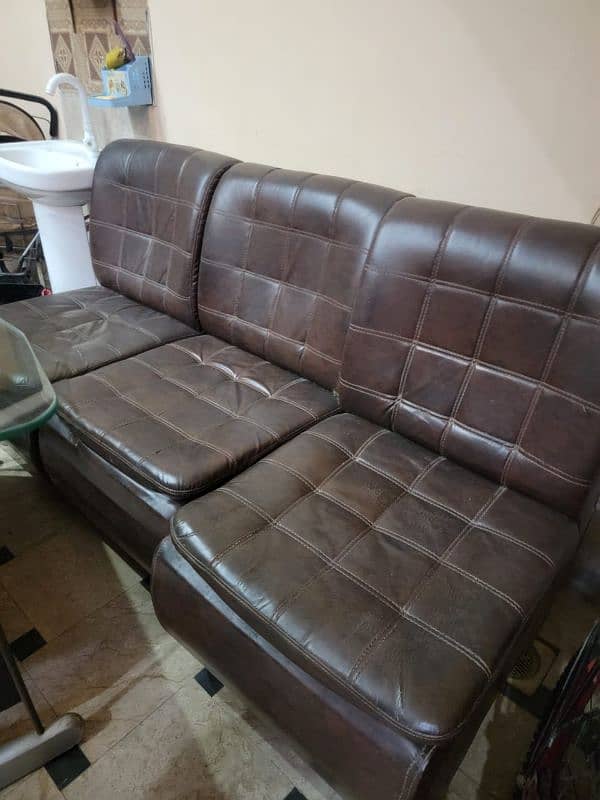 4 seater sofa with one table 4