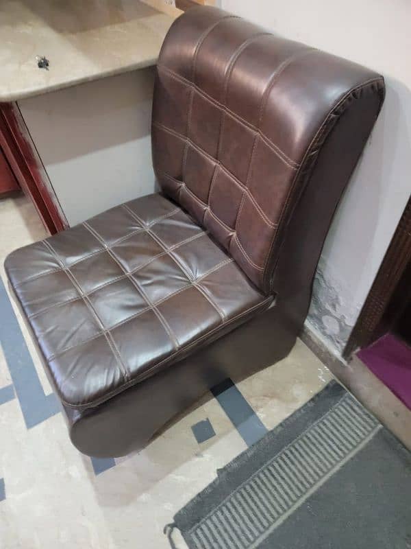 4 seater sofa with one table 5