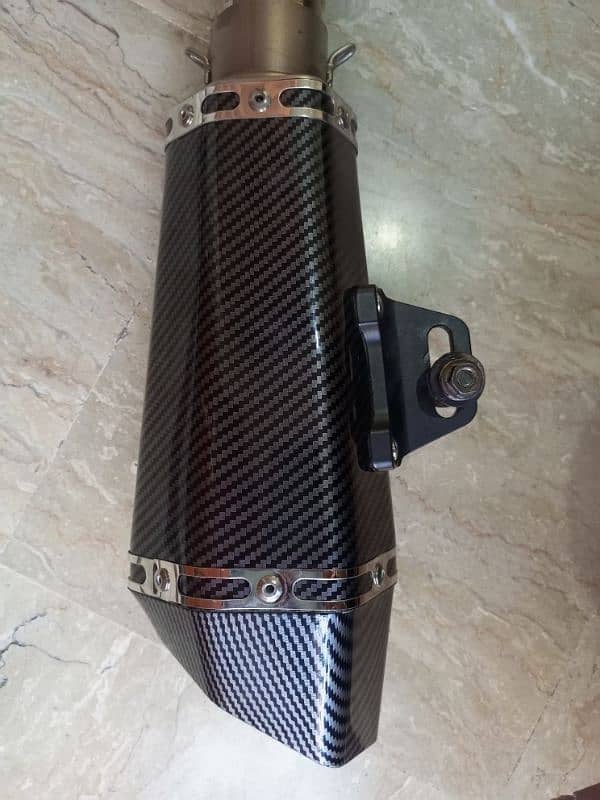 Akrapovic exhaust almost brand new 1