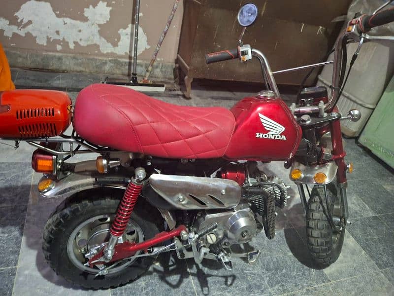 honda 50 cc bike new. condishion 3