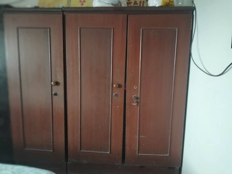 Almari Cupboard 0